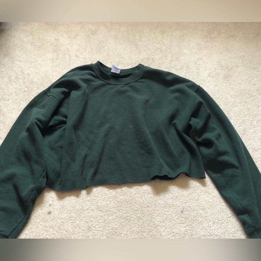 Size large cropped emerald green crew neck